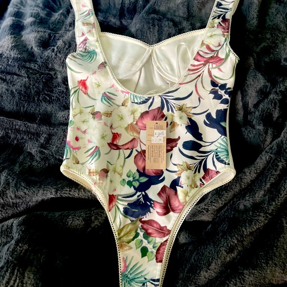 Small floral bodysuit - Picture 3 of 3